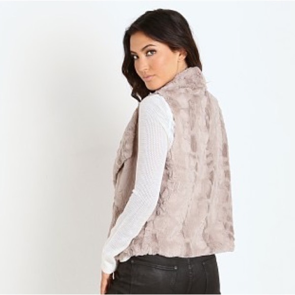 JACK BY BB DAKOTA ELEKTRA FAUX FUR VEST - WHEAT - S - FALL COZY - Picture 1 of 6
